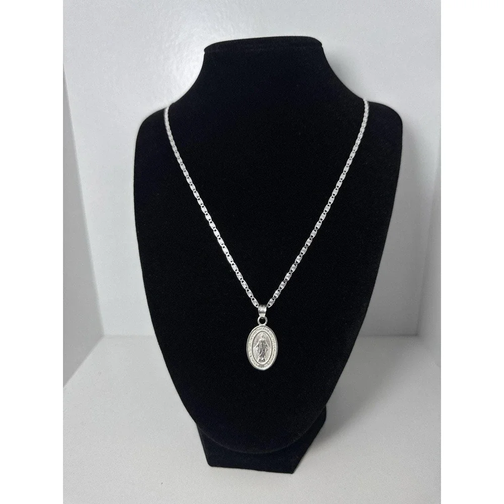 Cadena tejido Valentino Con Dije De Medalla Milagrosa Plata 925 - 22 Inch